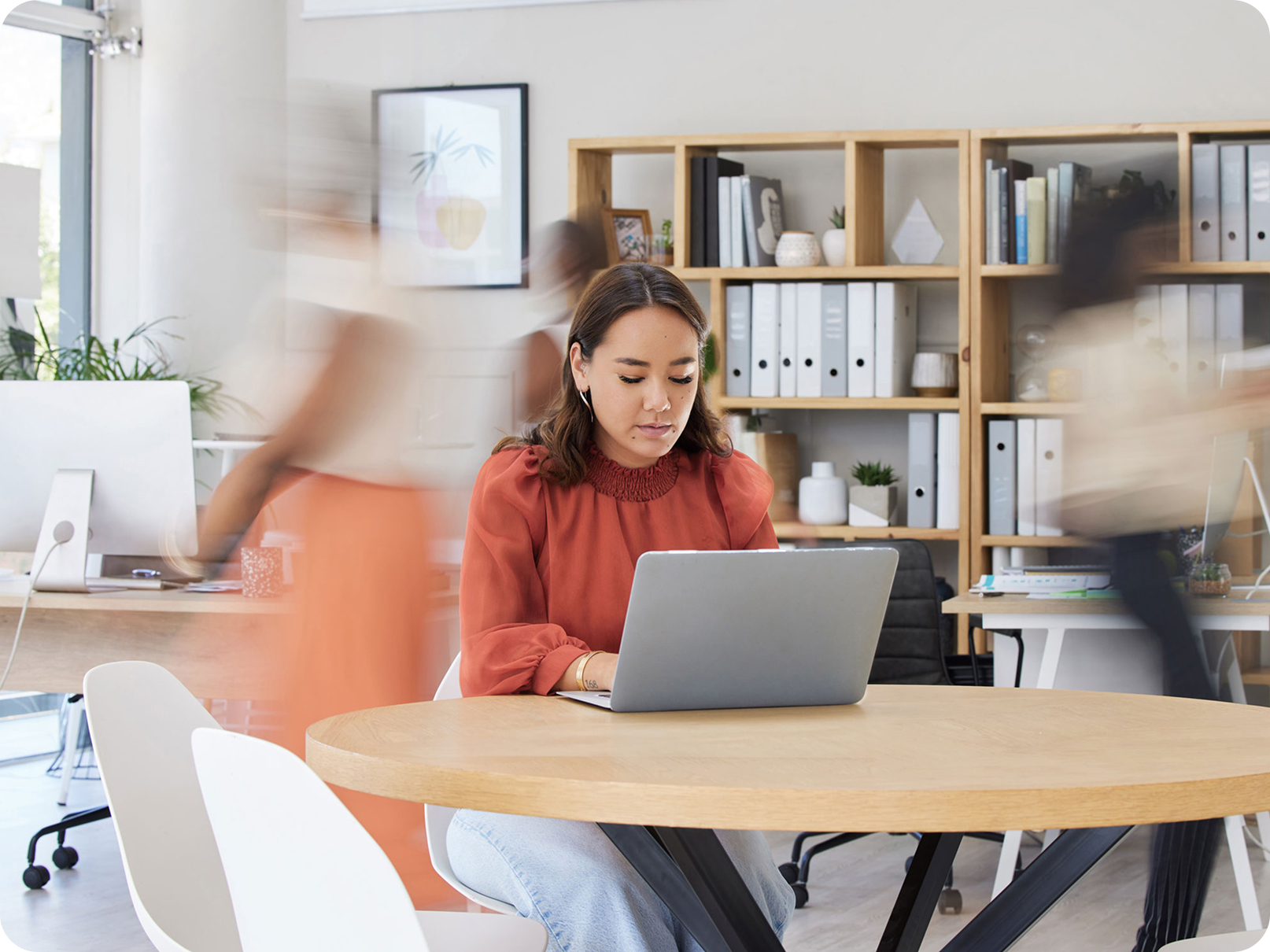 women-typing-in-busy-office